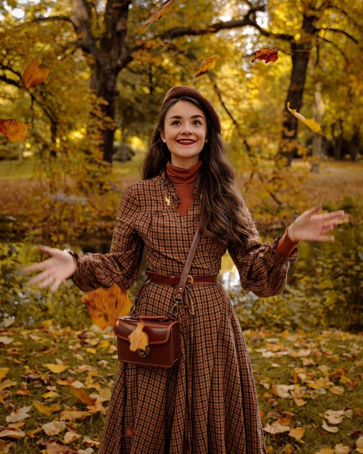 Instagram post by @shirinatra for Son de Flor. Caption reads: [Ad/Werbung] The beauty of autumn leaves – if only....