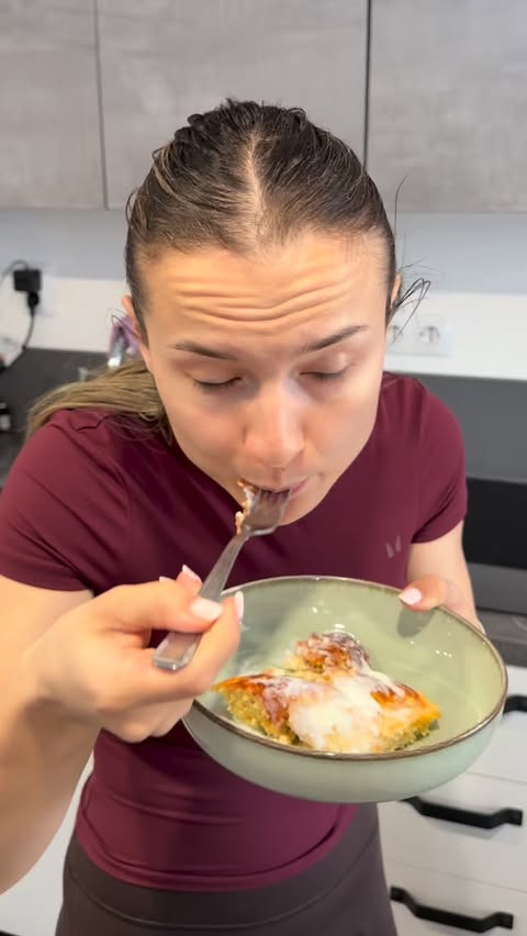 Instagram post by @itsdariabudea for MyProtein. Caption reads: PRIMAAA RETETA DIN 2026 | inspirata dintr-un reel....