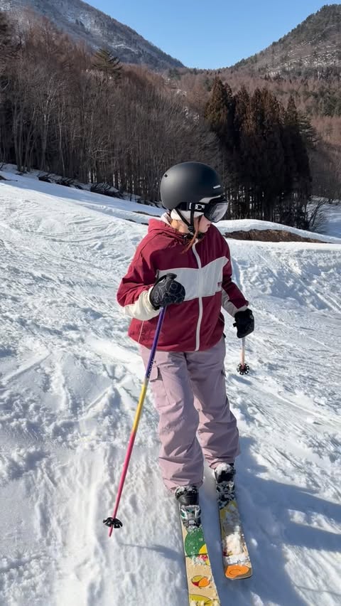 Instagram post by @akaneko_19 for ROXY. Caption reads: [...] ⁡ #高井富士 #フリースキー女子 #スキー女子 #roxysnow sponsor....