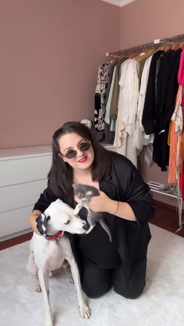 Instagram post by @aysegultv for Marc Jacobs. Caption reads: İnsanlar bazen yerli yersiz, bazen ne kadar....