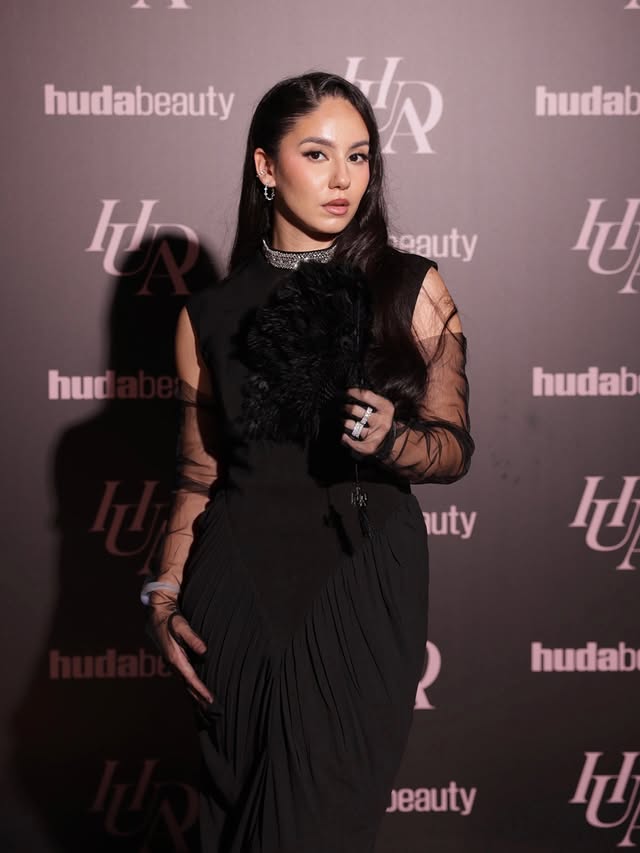 Instagram post by @leyagkyy for Meshki. Caption reads: Jazz & glam ✨
with @hudabeauty 
dress by @meshki....