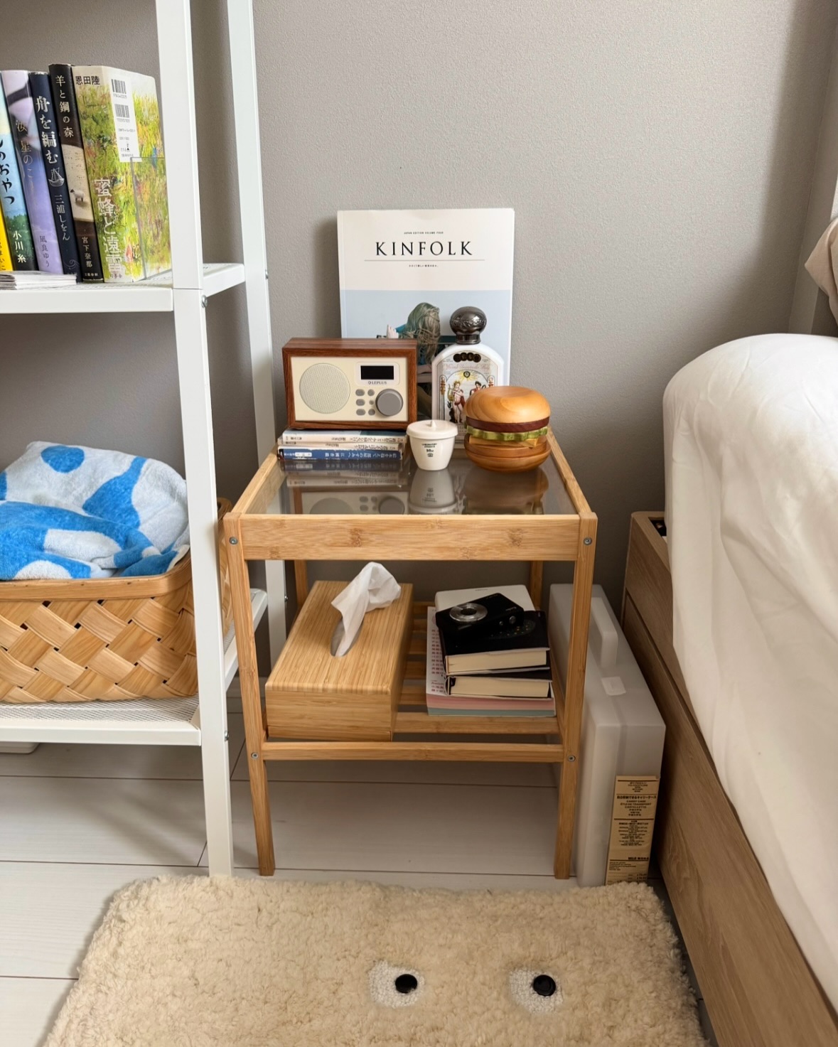 Instagram post by @y__a4ma for isuta. Caption reads: このハンバーガー🍔可愛すぎませんか？？

実はこれ！コースターセットなんです！！！

サンドされて....