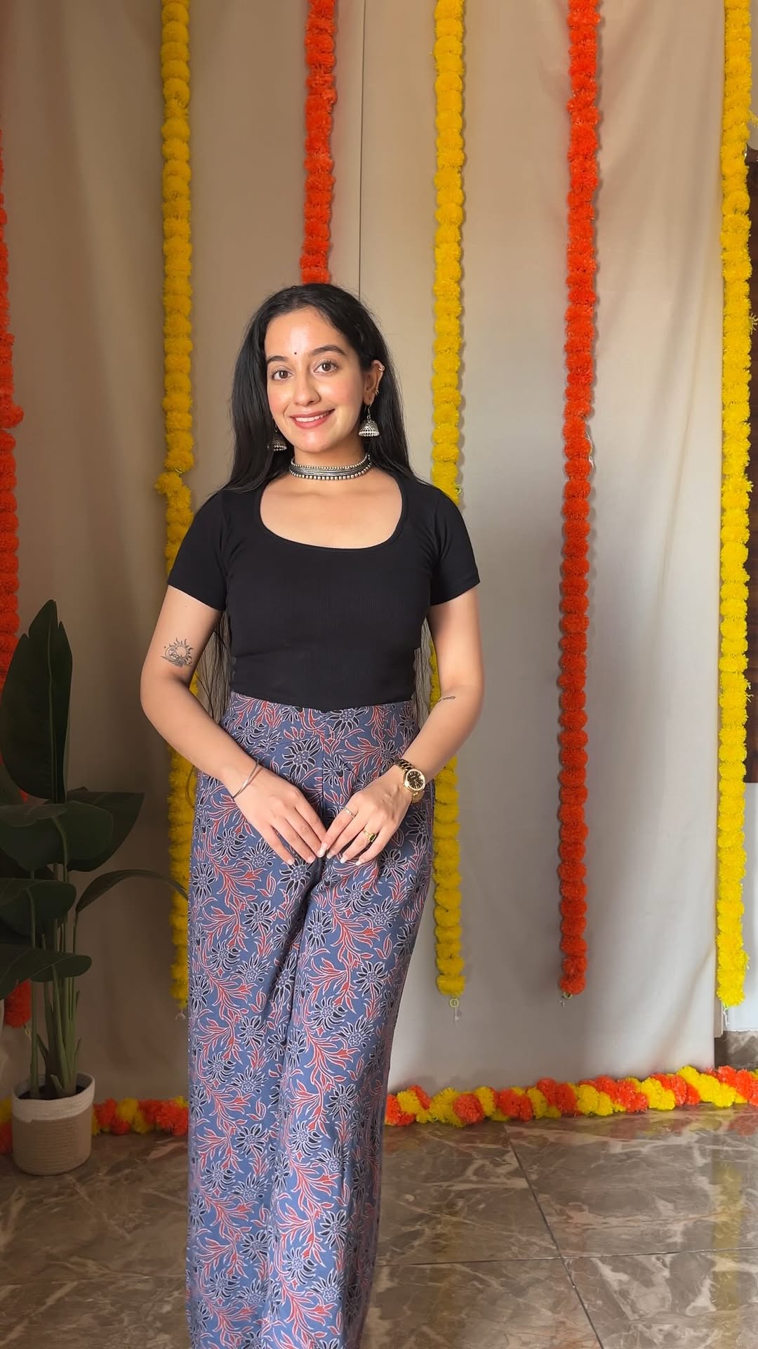 Instagram post by @palaksoni_2301 for Go Colors. Caption reads: Kya pehnu? Don’t stress, Go Colors ke paas hai har....