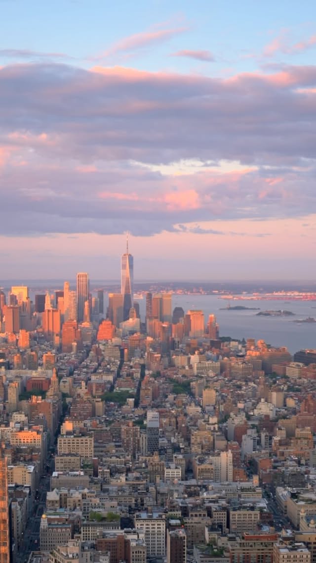 Instagram post by @brittanyeliza.photo for B&H Photo Video. Caption reads: Perfect sunrise at @empirestatebldg this morning....
