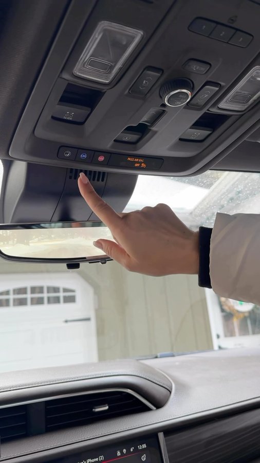 Instagram post by @melissa_janzso_designs for OnStar. Caption reads: [AD] With the holidays around the corner, we’re so....