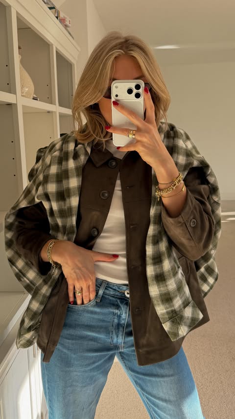 Instagram post by @sineadcrowe for Peacocks. Caption reads: New in @Peacocks_fashion is ✨👌🏻 links in stories....