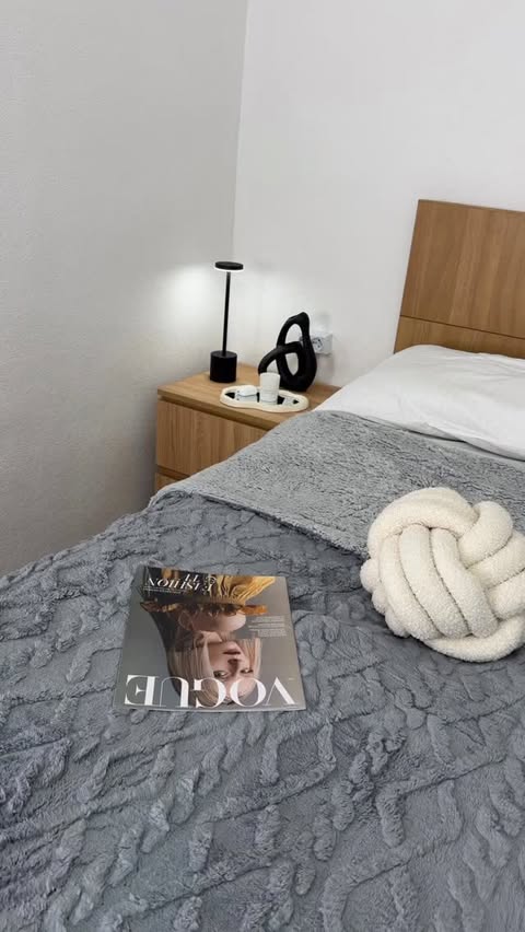 Instagram post by @mur.mur_style for Bedsure Home. Caption reads: A cozy layer that works everywhere — draped over....