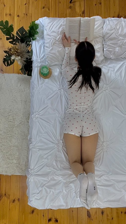 Instagram post by @lylou_cklr for Undiz Family. Caption reads: Valentine’s Day with @undizfamily, my book and my....