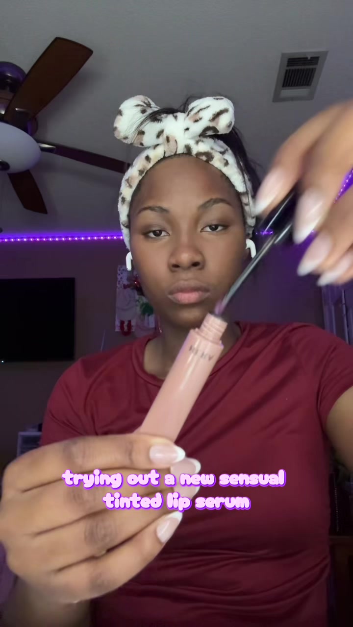 TikTok post by @itsnicole_beautyy for HERA KR. Caption reads: @HERA KR #liptint #hera #lipshinelipgloss #fyp....