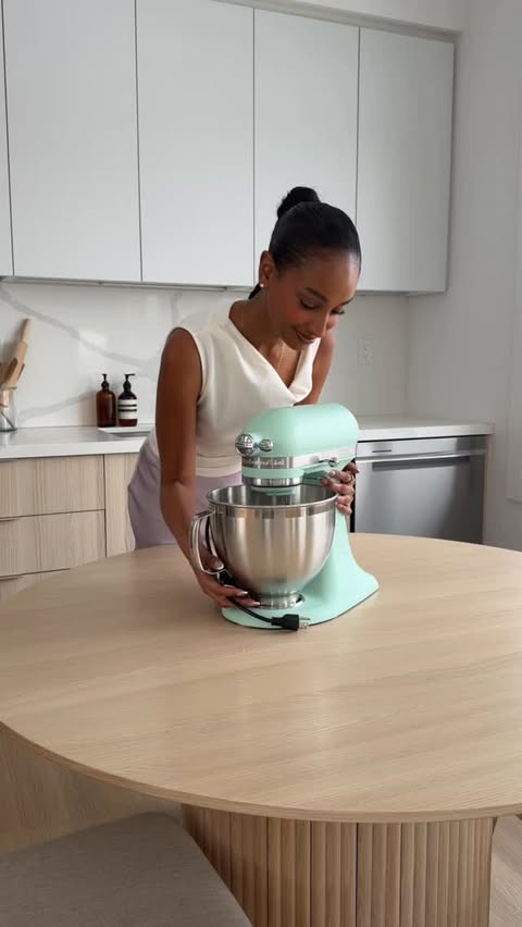 Instagram post by @segenmisghina for Best Buy. Caption reads: [...] in Spearmint — available exclusively at....