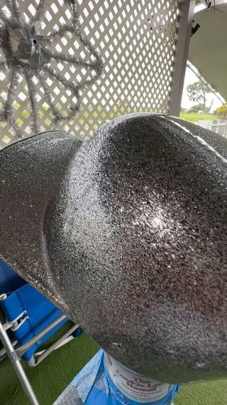 Instagram post by @imortalines for Tropical Glitz. Caption reads: Todays work. 
.
Black base with 3 different silver....