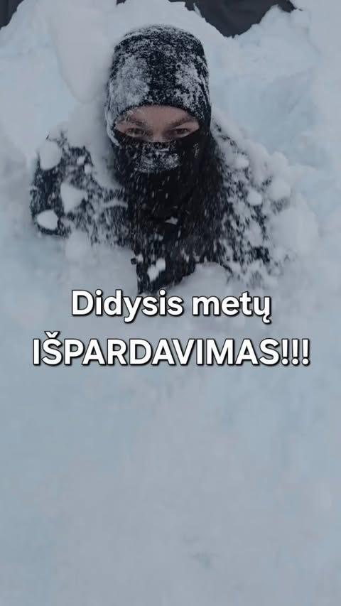 Instagram post by @bratukas_statybos for ERMITAŽAS. Caption reads: ANTARKTIDA | 4 EPIZODAS ❄️
Kai žiema pagaliau....