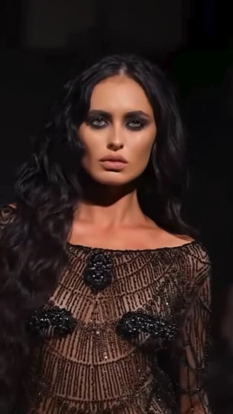 Instagram post by @makeupby_leanna for Art Hearts Fashion. Caption reads: [...] LOS ANGELES FASHION WEEK x @artheartsfashion....
