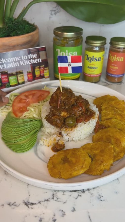 Instagram post by @_cookingwitd for Loisa. Caption reads: Pechuga Guisada/Stew Chicken 🇩🇴 recipe ⬇️ bueno....