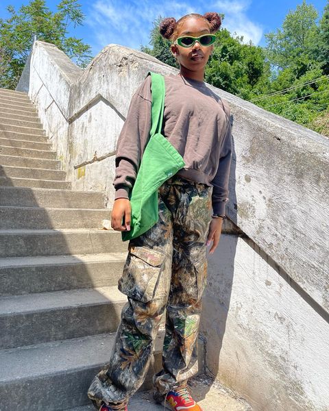 Instagram post by @sariyahnaje_ for Los Angeles Apparel. Caption reads: [...] in the heat. 

pullover & bag -....