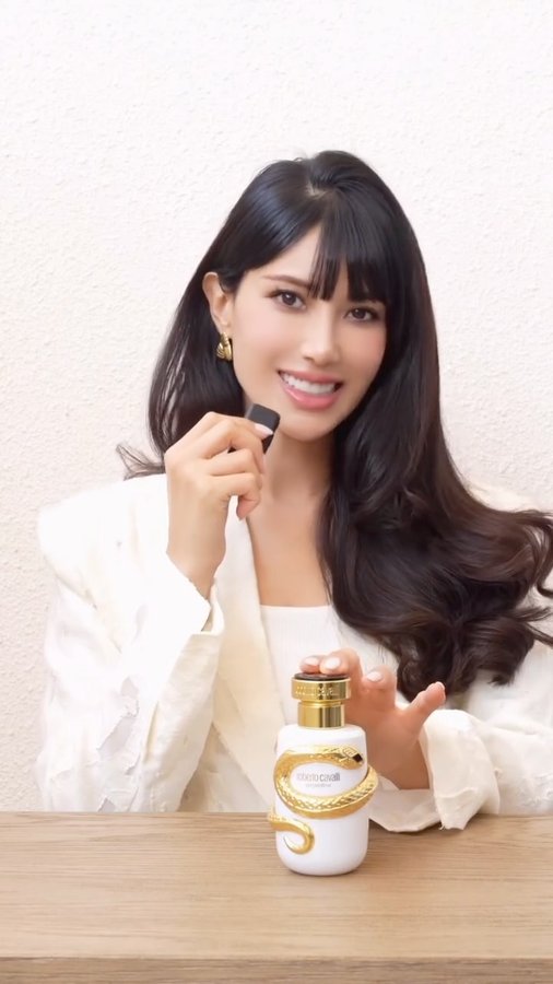 Instagram post by @zainab.alblushi for Roberto Cavalli. Caption reads: A fragrance that embodies femininity, strength,....