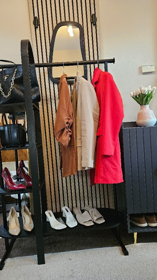 Instagram post by @gentahomedecor for Umbra. Caption reads: [...] Meet the Bellwood Garment Rack from....