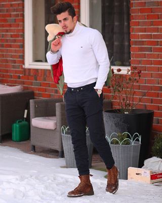 Instagram post by @kazzaz_ for Men’s Fashion. Caption reads: [...] @menswithswag @menwithstreetstyle....