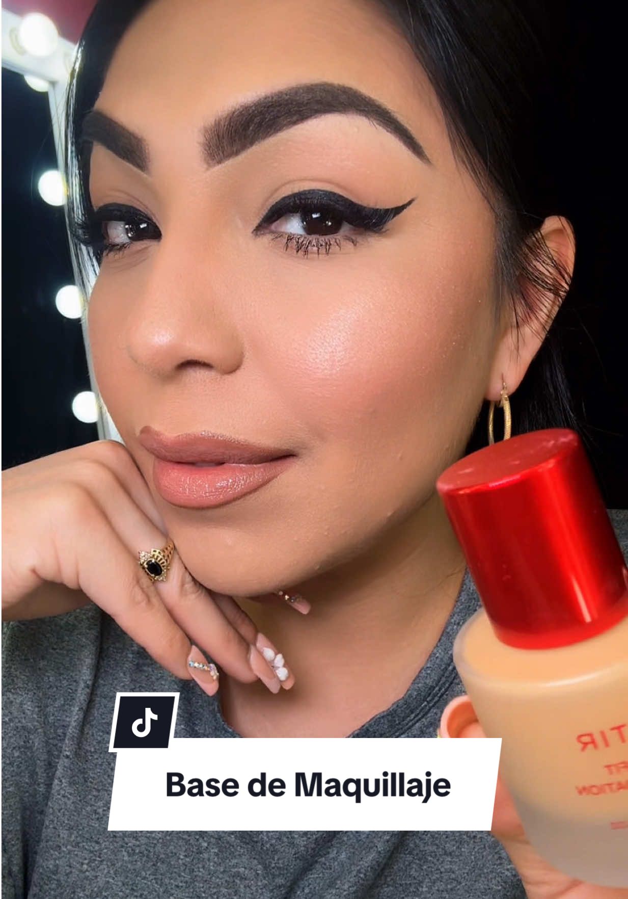 TikTok post by @natalieoviedo_ttshop for TIRTIR. Caption reads: Base de maquillaje de @TIRTIR Inc.....