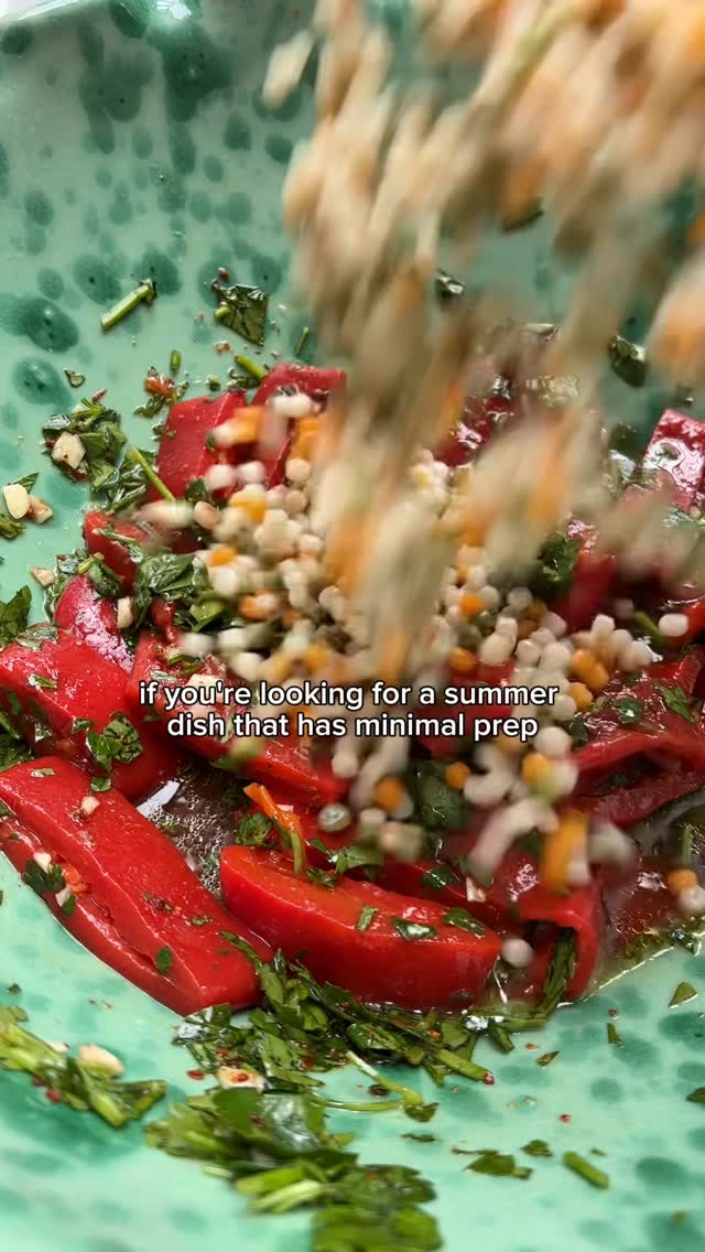 Instagram post by @georgiedarcycoles for Merchant Gourmet. Caption reads: 20min no prep summer salad ☀️🌶️🌱 #ad....