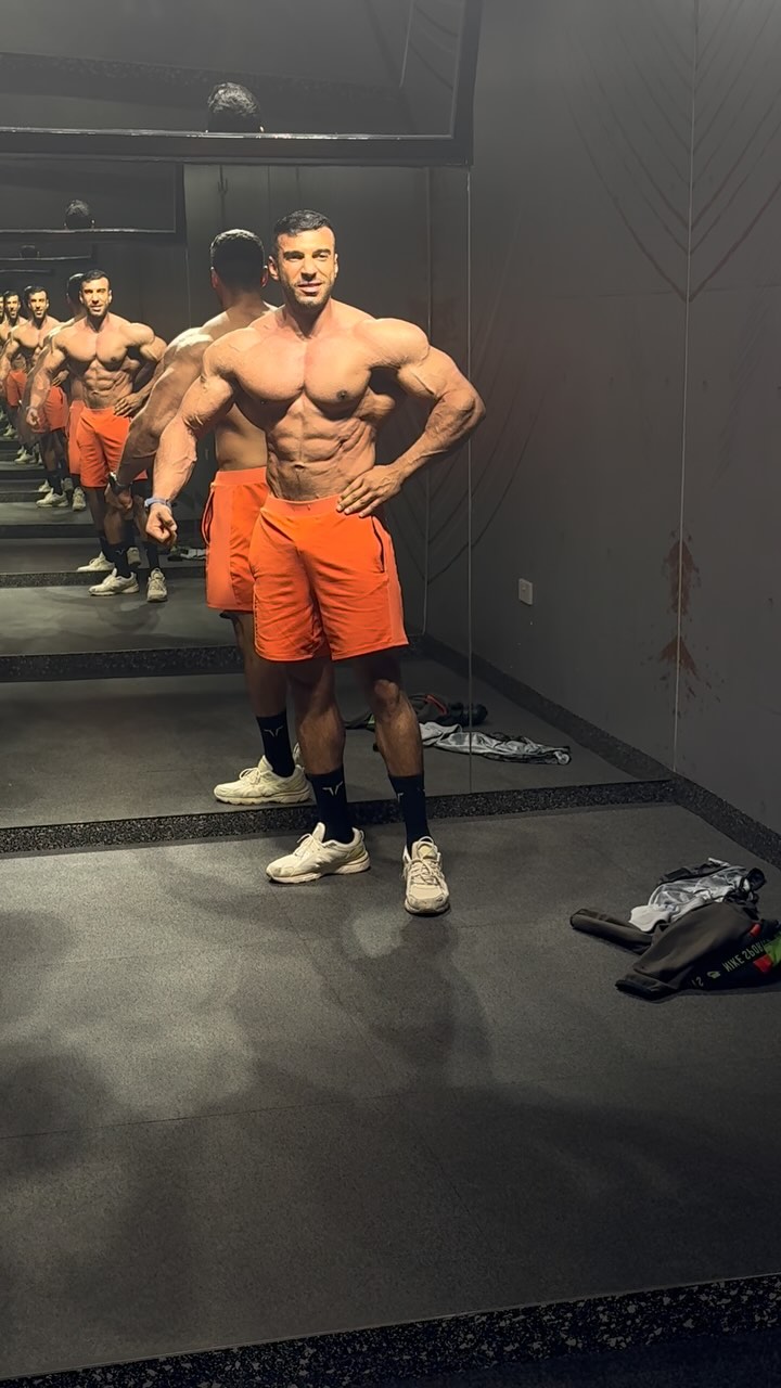 Instagram post by @saanaaad for SQUATWOLF. Caption reads: هذا اخر مستواي 💪🏾
 راح اوقف تجهيز هالسنه من بعد....