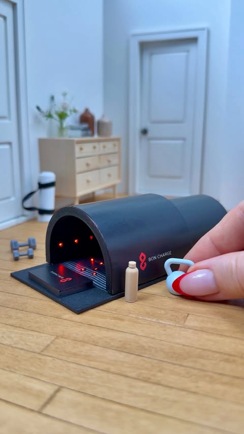 Instagram post by @paperdollminiatures for BON CHARGE. Caption reads: #ad @boncharge_ sent me a full-size Demi panel, so....