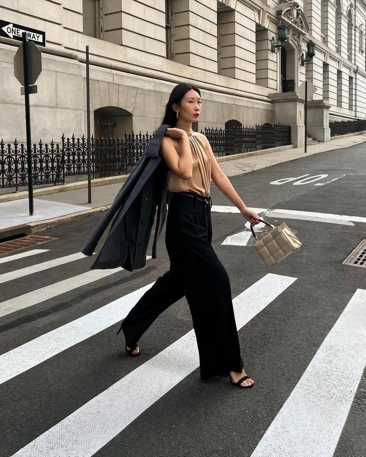 Instagram post by @thecarolinelin for Banana Republic Factory. Caption reads: [...] a new week wearing head to toe....