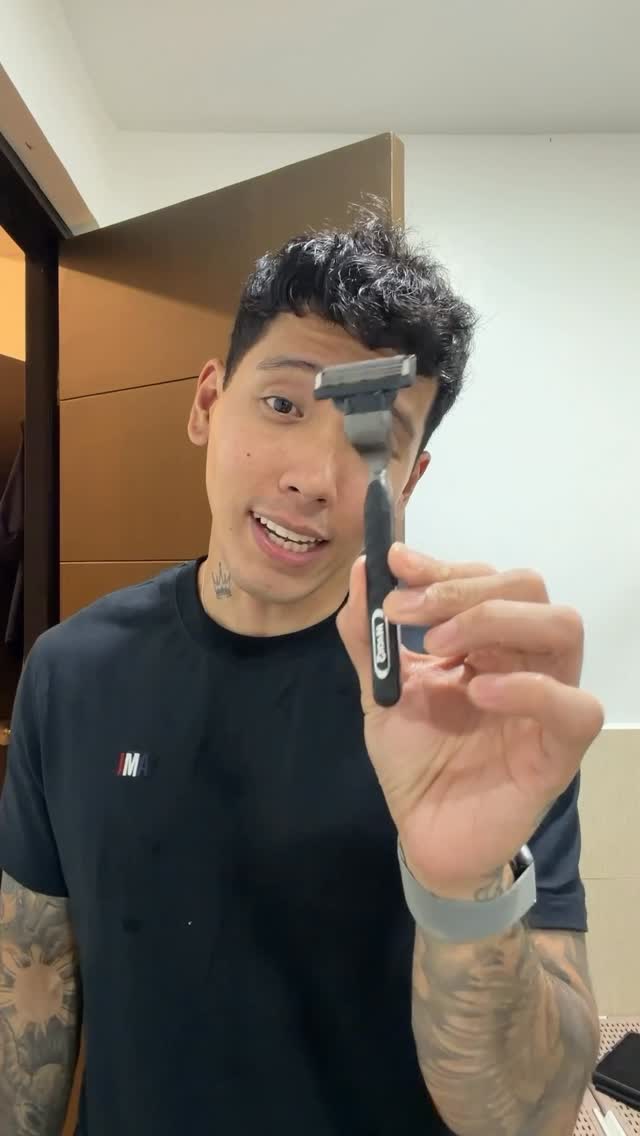 Instagram post by @mikee.reyes for Gillette. Caption reads: CLEAN LOOK 👦🏻

Gagalit nanaman si Sizzy eh!....