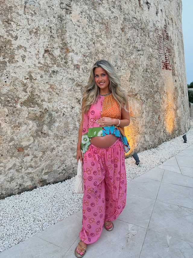 Instagram post by @dominiquenugent89 for Never Fully Dressed. Caption reads: [...] my favourite outfit ever 💕☀️🦋🥝....