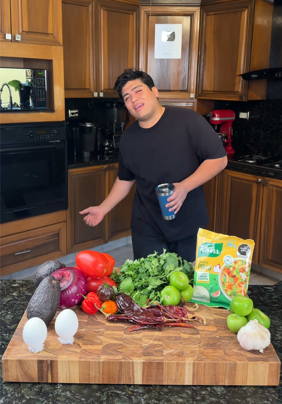 TikTok post by @juliovm1 for Knorr. Caption reads: Chilaquiles pal Cora 🍲💔  @Knorr #Publicidad....