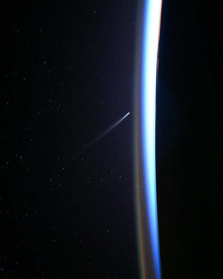 Instagram post by @astro_pettit for NASA. Caption reads: Comet C/2023 A3 on atmosphere's edge, as seen from....