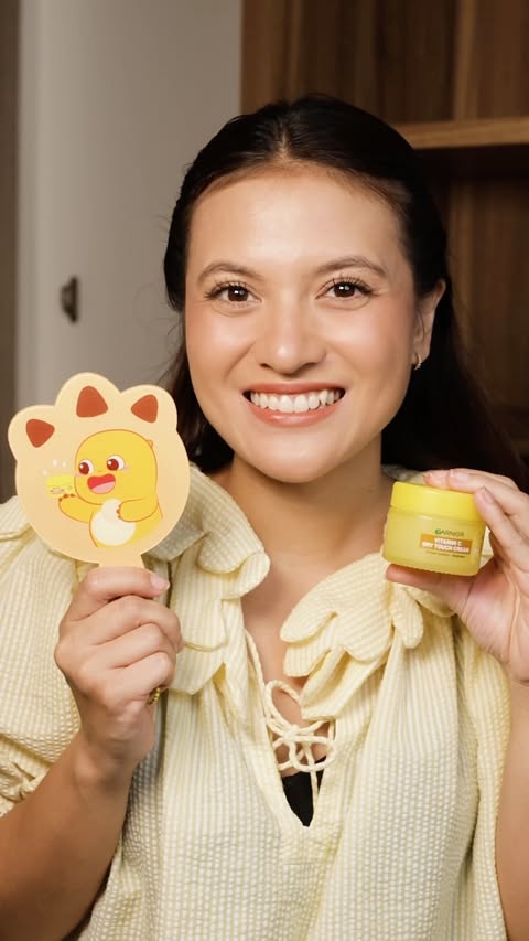 Instagram post by @aruanmarsha for Garnier Indonesia. Caption reads: moisturizer Mochi fave aku dari @garnierindonesia,....