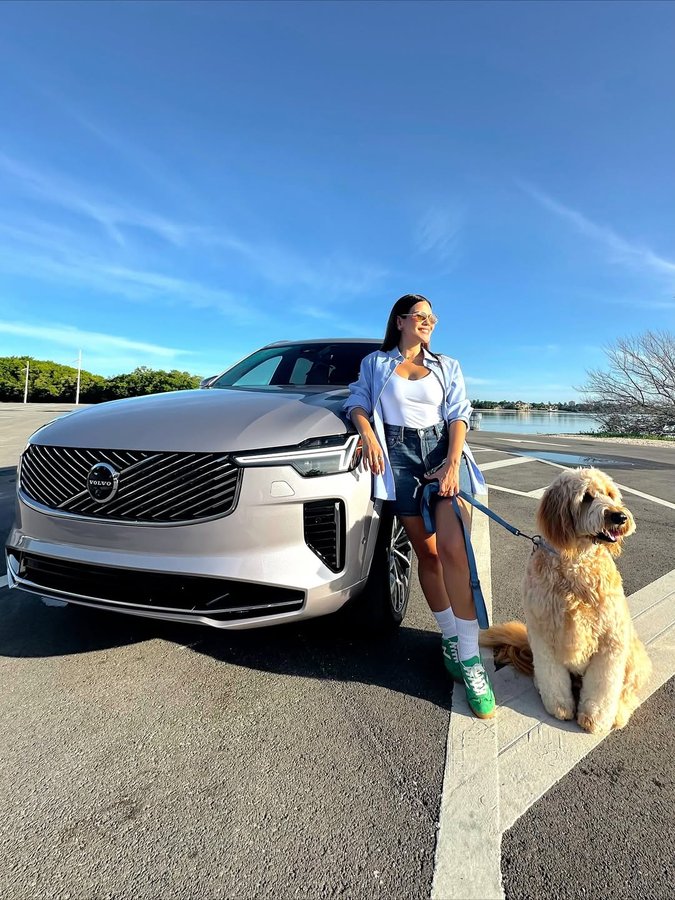 Instagram post by @karinabandatv for Volvo Cars. Caption reads: #ad Hay cosas que se convierten en parte de ti sin....