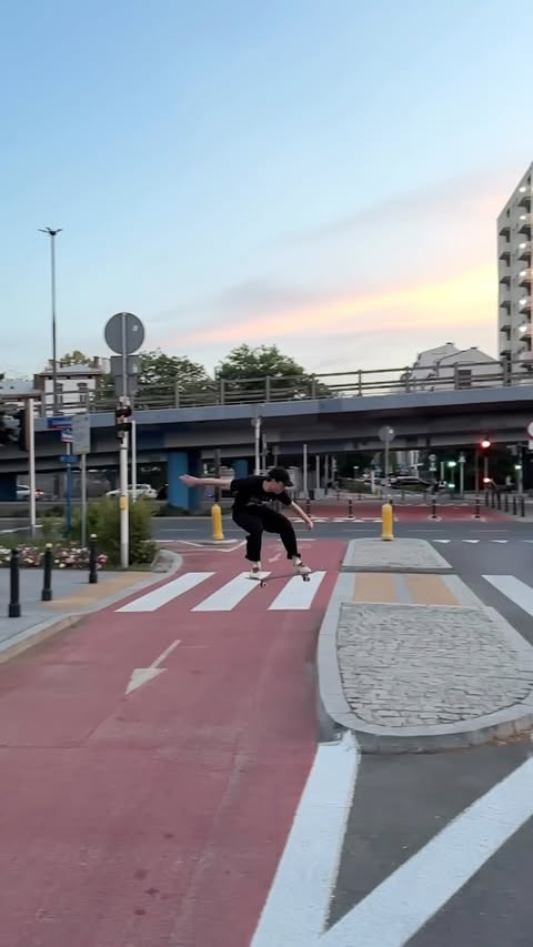 Instagram post by @michal_juras for Converse. Caption reads: @converse_cons @converse.polska #współpracapłatna.