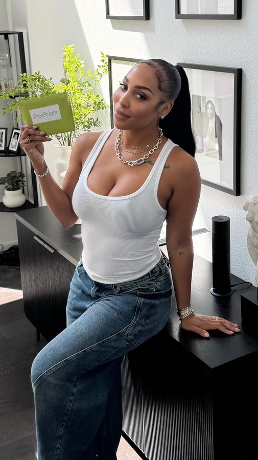 Instagram post by @brandivonne for FreePrints. Caption reads: [...] giving effortless vibes 😌 Check out....