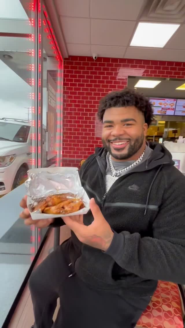 Instagram post by @hoodbabycurt for Checkers & Rally’s. Caption reads: [...] saucy 🍯🔥$1 EACH Classic Wings at Checkers....
