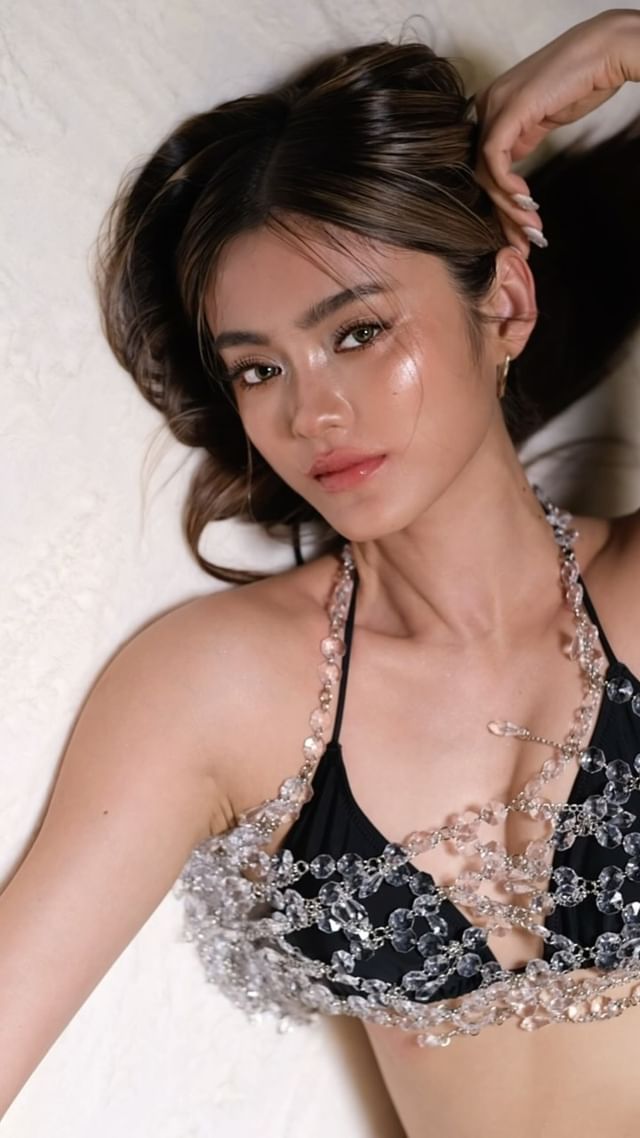 Instagram post by @yoghurt_nattasha for LYN Infinite. Caption reads: One of my favorite works lately....