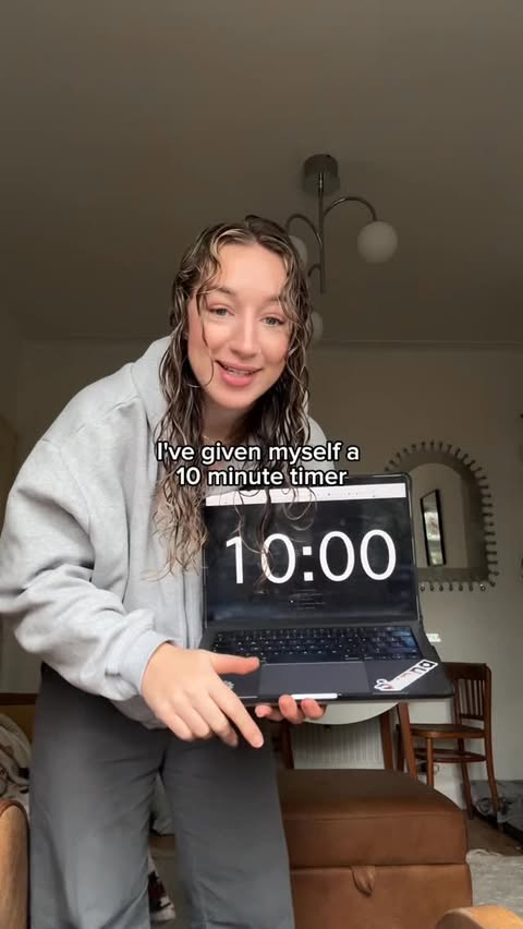 Instagram post by @sydgrows for Esn. Caption reads: [...] (not biased at all) gym supps shop at....