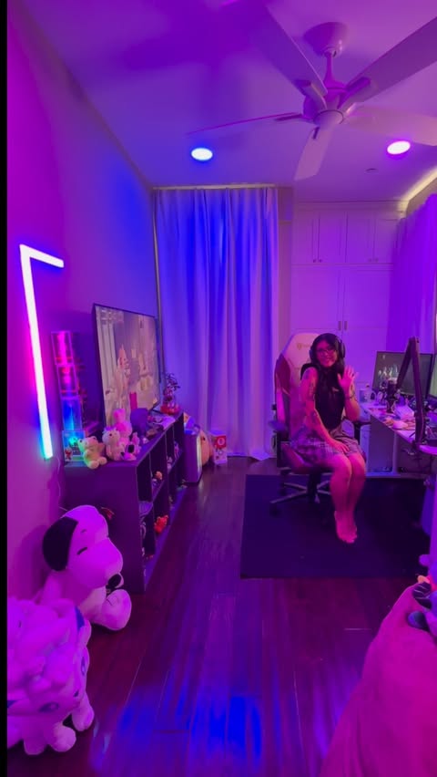 Instagram post by @jydnlol for Lifx. Caption reads: my lighting set up with @lifx 😌 brings so much....