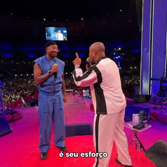Instagram post by @mumuzinho for Universal Music UK. Caption reads: Fico emocionado ouvindo a galera cantar com a....
