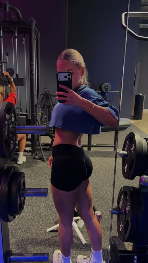 Instagram post by @chhlopaige for EHPlabs. Caption reads: [...] whilst cutting without overthinking it....
