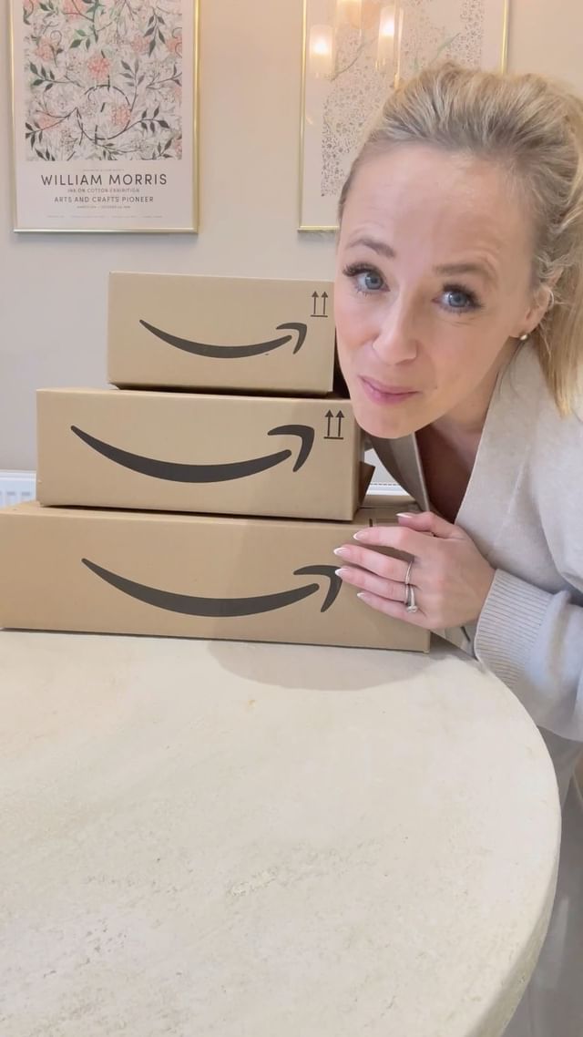 Instagram post by an influencer for Amazon. Caption reads: [...] the potential to earn 24/7....
