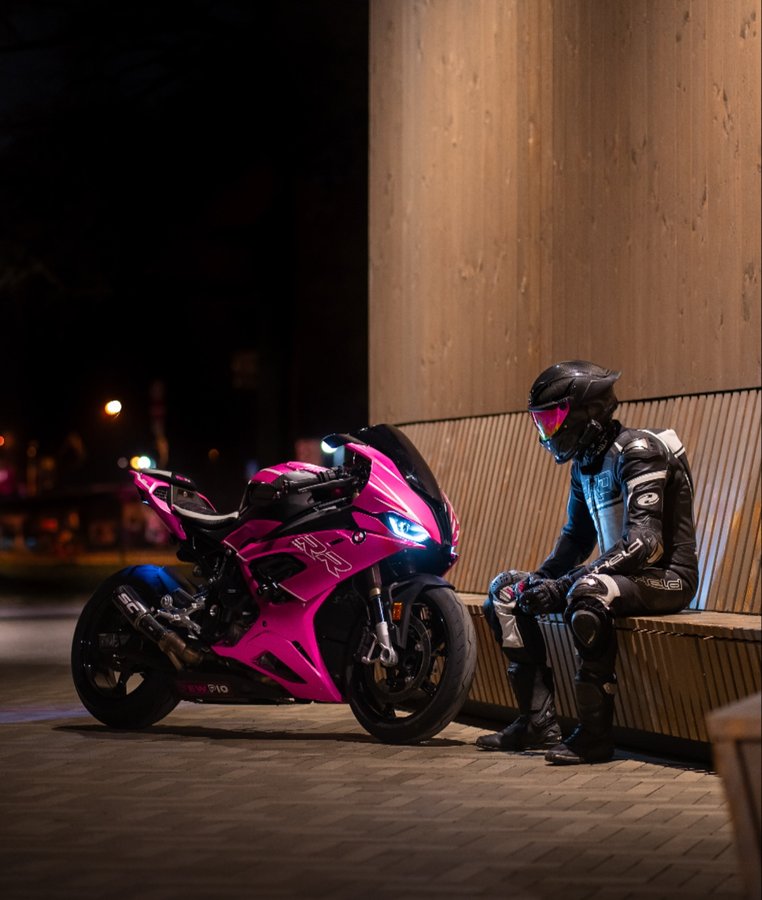 Instagram post by @pew.pio for Ruroc. Caption reads: [...] @heldbikerfashion 
🫱🏻‍🫲🏽 @ruroc....