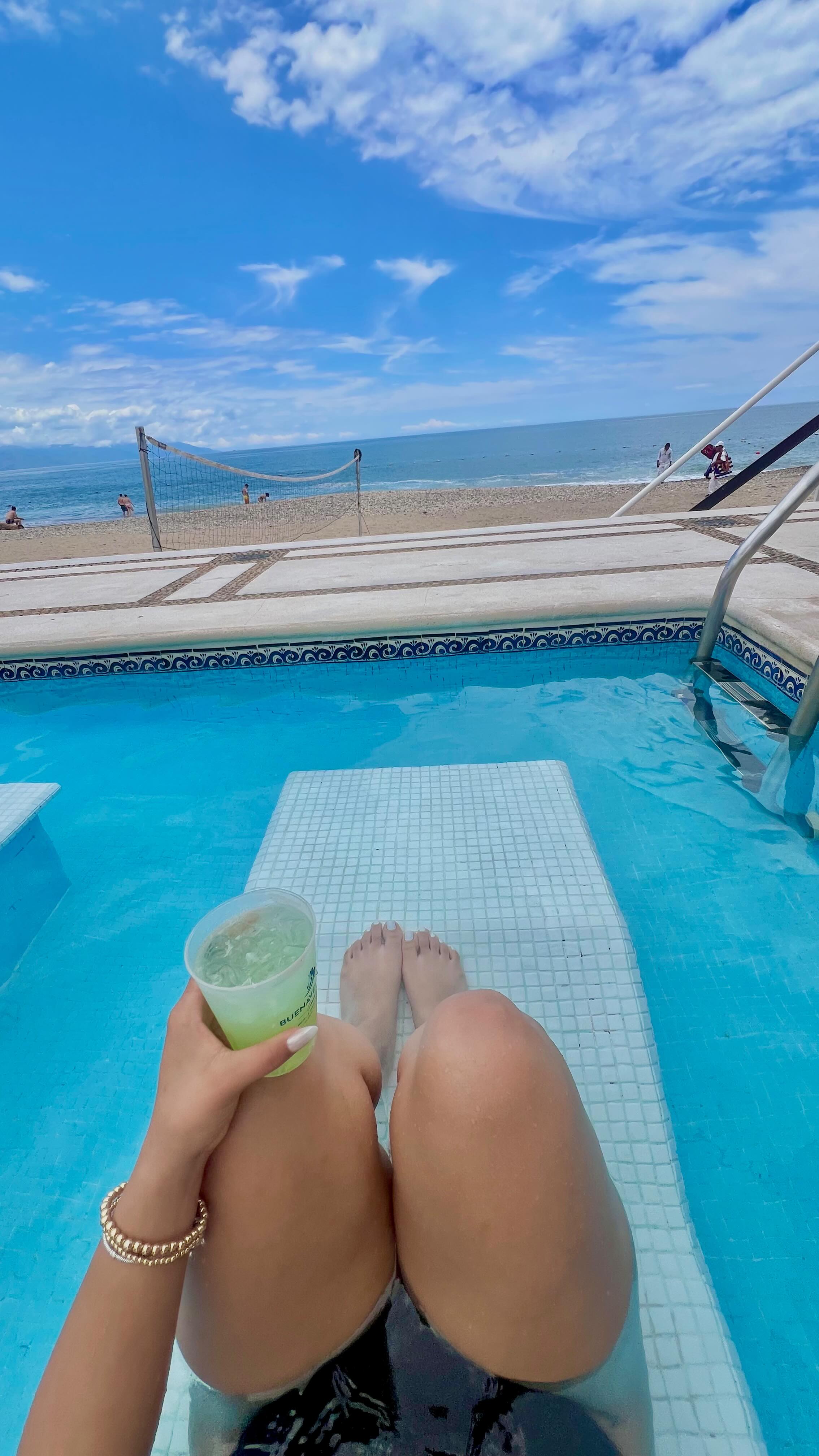 Instagram post by @darliing_a for Glamnetic. Caption reads: Summer vacation essentials 💅🏻🌊🏝️🐚🥥....