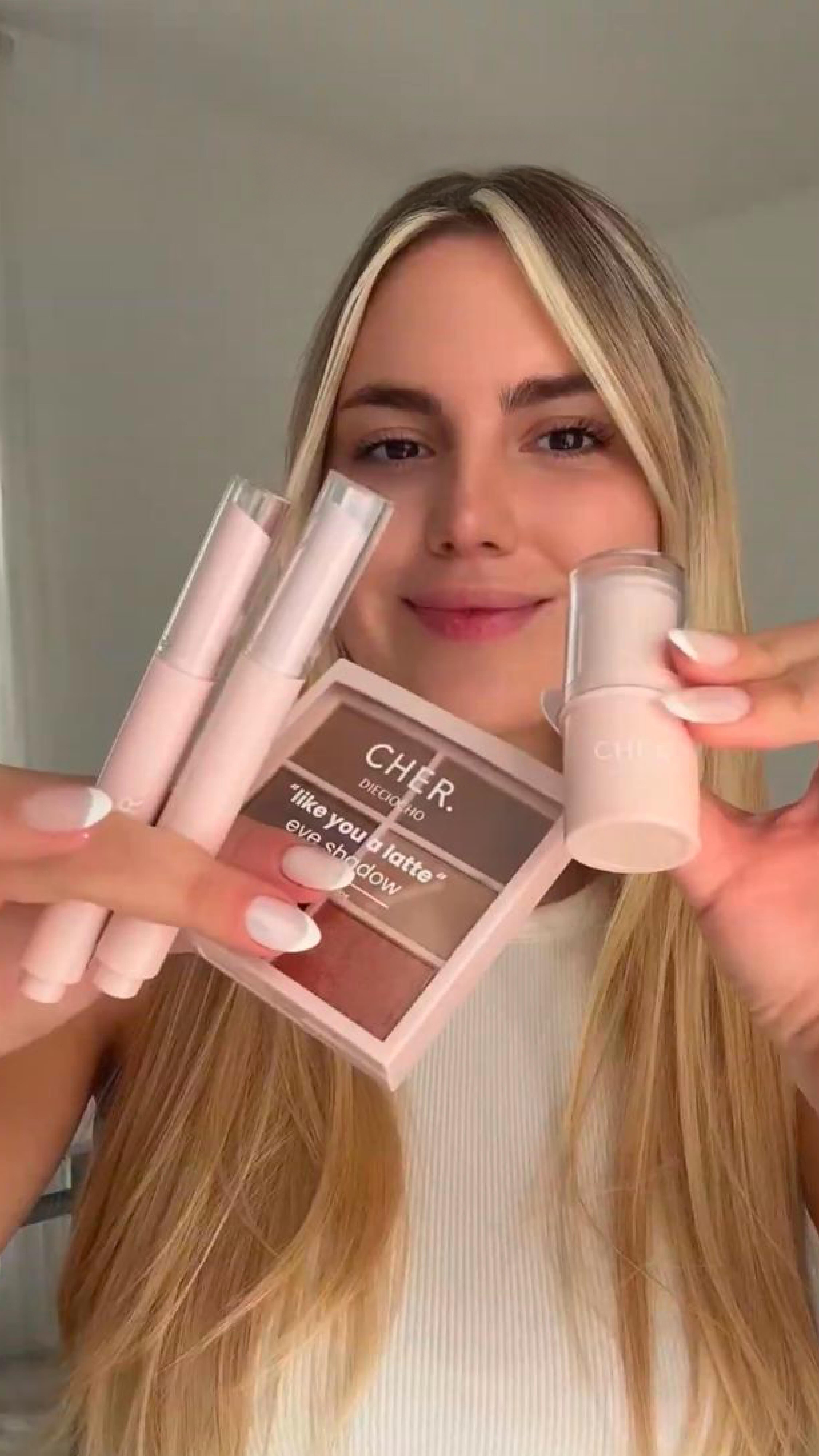 Instagram post by @cherbeautyok for Mercado Libre. Caption reads: ¡Viernes con V de… VAMOS CON UN SORTEO!....