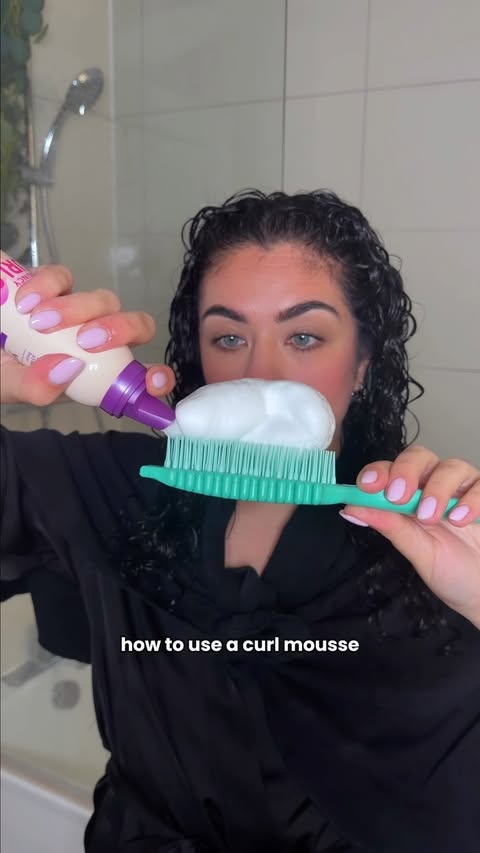 Instagram post by @sophiemariecurly for Aussie Hair. Caption reads: [...] bought from @kiyobeauty Mousse is the....