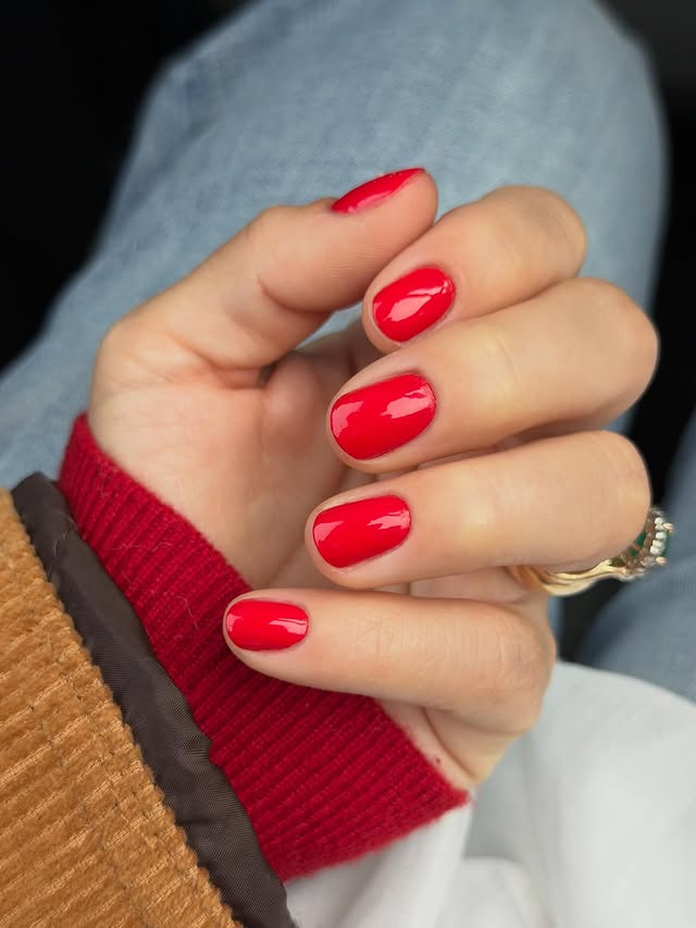 Instagram post by @taylorznails for Cracked Polish. Caption reads: [...] few days with family back in DC
Wore....