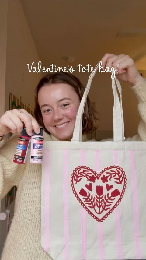 Instagram post by @scriptedbyabby for DecoArt. Caption reads: [...] a cute little craft! Especially with my....