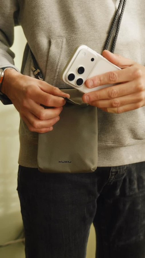 Instagram post by @iandreamosca for KUXIU. Caption reads: Pack with me in (almost) ASMR 🧳

@kuxiutech send....