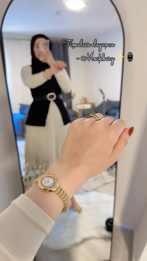 Instagram post by @aura_lifestyle27 for Mockberg. Caption reads: Unboxing my new favorite from Mockberg ✨ Timeless,....